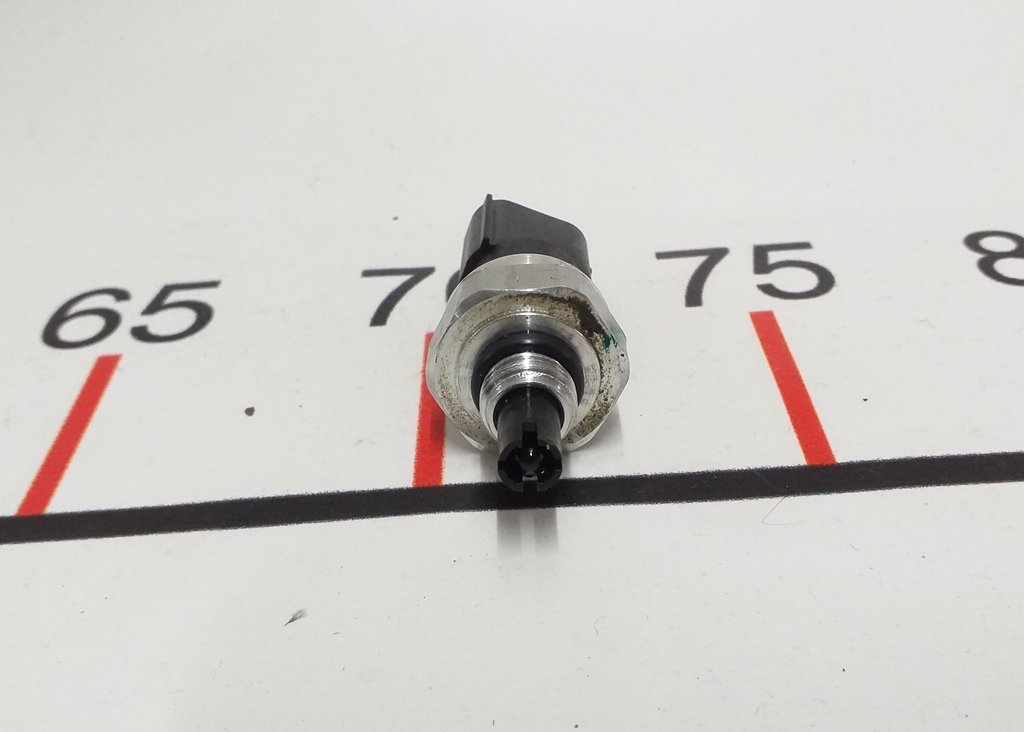 11 Tesla model 3 air conditioning pressure and temperature sensor 1108608-00-A